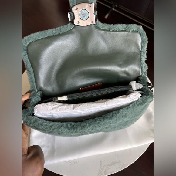 Coach Pillow Tabby 26 Shoulder Bag
Shearling Green - Picture 6 of 7